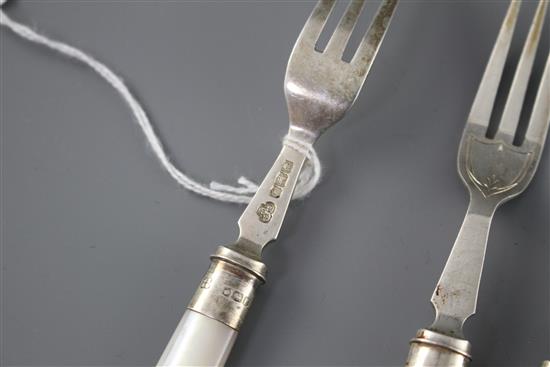Eight pairs of George V mother of pearl handled silver dessert eaters by Goldsmiths & Silversmiths Co. Ltd, London, 1924,